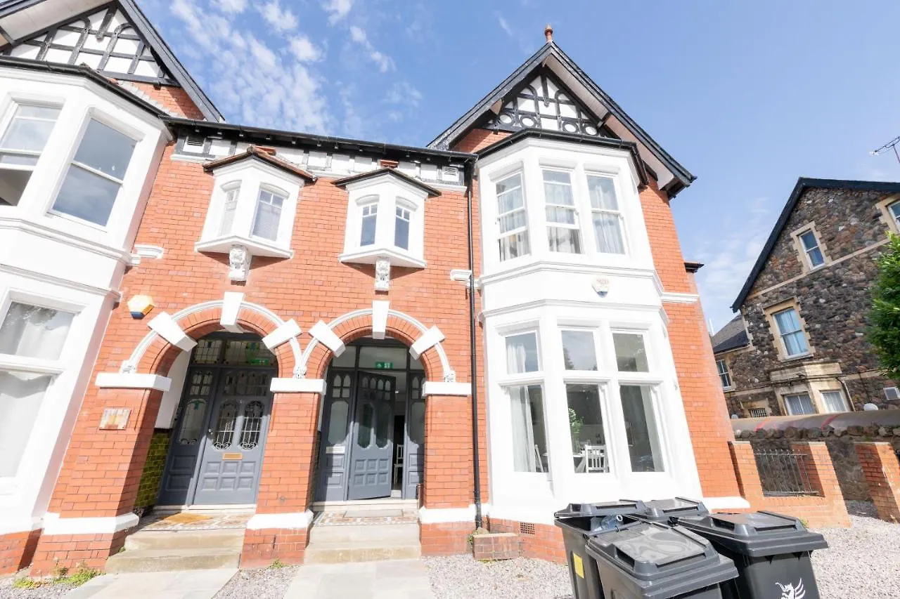 Stayright Spacious Apartments With Private Parking- 15-Minute Stroll To Town Centre Cardiff