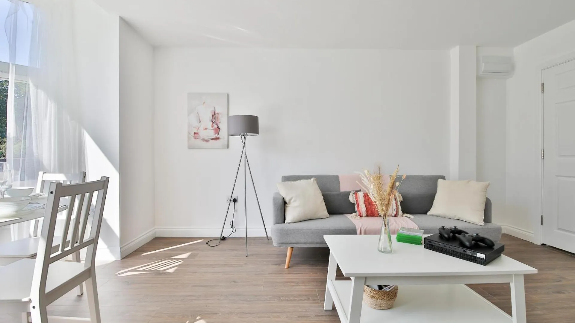 Stayright Spacious Apartments With Private Parking- 15-Minute Stroll To Town Centre Cardiff United Kingdom