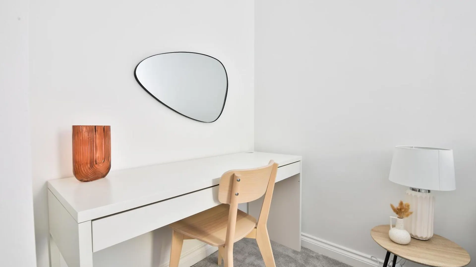 Stayright Spacious Apartments With Private Parking- 15-Minute Stroll To Town Centre Cardiff