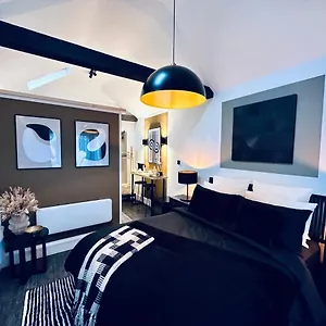 Luxury Self-contained Suite. Cardiff